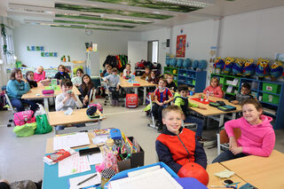 Die Schülerinnen und Schüler der Gemeinschaftsgrundschule Kall fühlen sich in ihren neuen mobilen Räumlichkeiten sehr wohl.