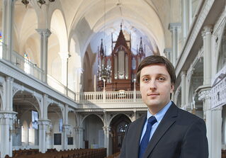 Der Warschauer Organist Dr. Michał Markuszewski spielt am Sonntag, 5. September, ab 16 Uhr beim „Internationalen Orgelsommer“ in der Eifelbasilika Steinfeld.