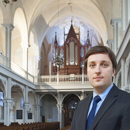 Der Warschauer Organist Dr. Michał Markuszewski spielt am Sonntag, 5. September, ab 16 Uhr beim „Internationalen Orgelsommer“ in der Eifelbasilika Steinfeld.