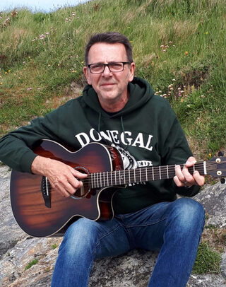 In Rinnen mit dabei ist der Musiker und Sänger Georg Kaiser, der mit seiner irisch-schottischen Pub-Musik über die Region hinaus bekannt ist.