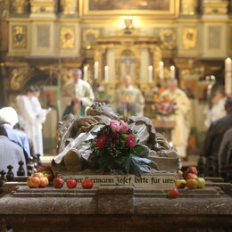 Die erste nachweisliche urkundliche Erwähnung des Klosters wurde am Sonntag beim Hochamt mit Dr. Ludwig Schick, Erzbischof em. von Bamberg gefeiert.