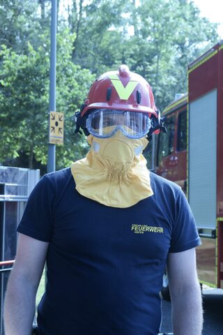 Bei Vegetationsbränden kommt spezielle Schutzausrüstung zum Einsatz.